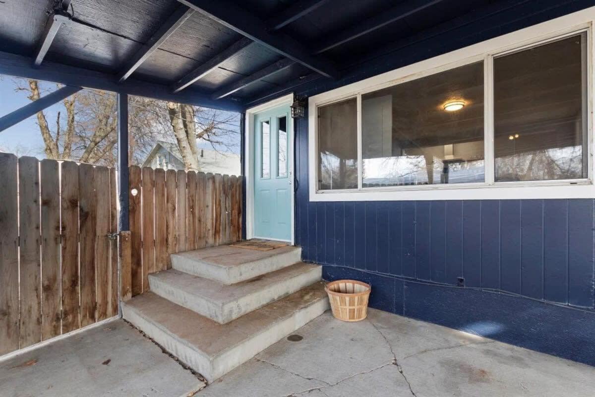 #stayinmydistrict Twinfalls Apartment